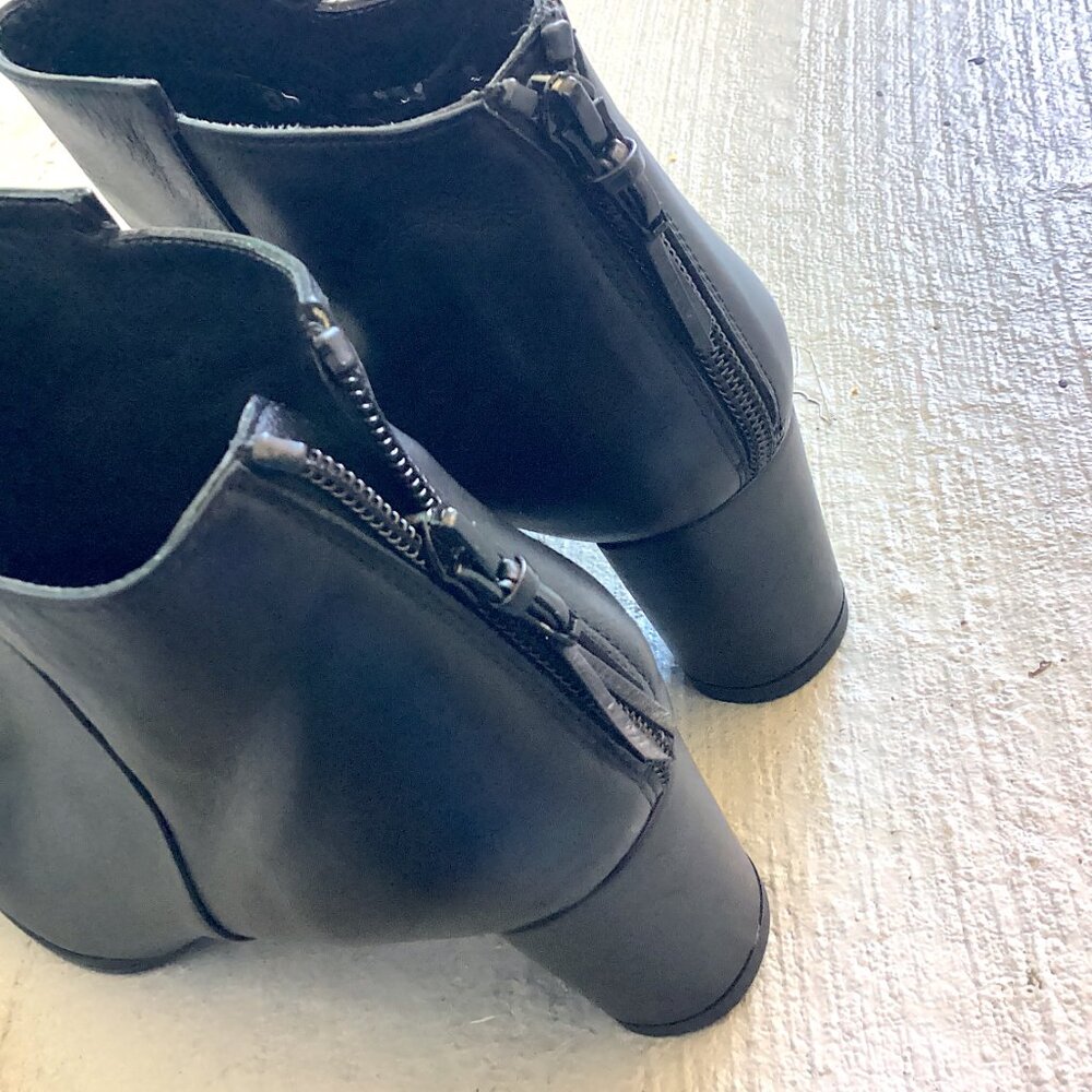 Stuart Weitzman Black Leather Ankle Boots with Gold Detail Heel, Booties Luxury - Picture 6 of 13